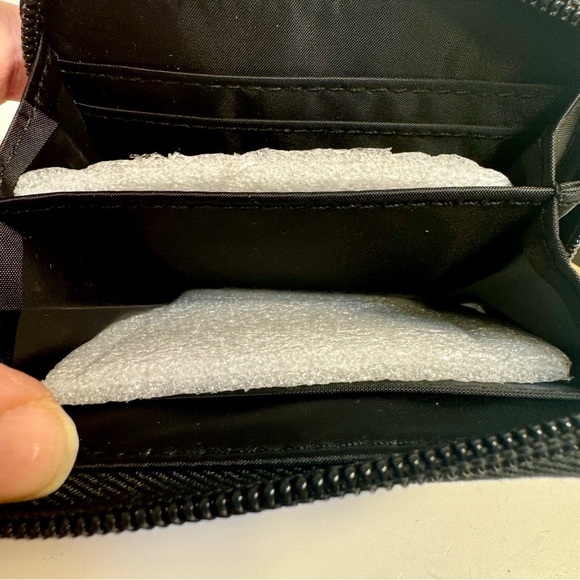 NWT. Disney small wallet. Disney’s Mickey Mouse zipper closure wallet - Picture 6 of 11